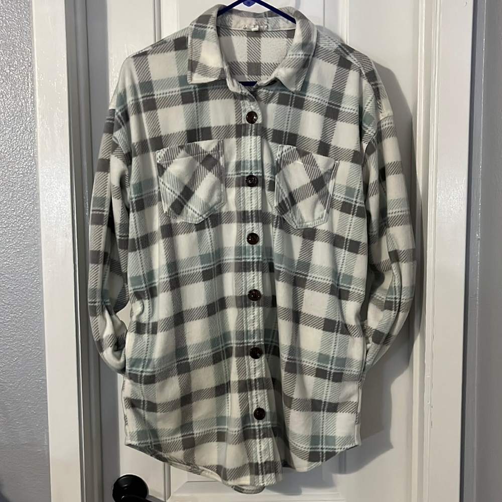 Cute Shacket with Pockets!